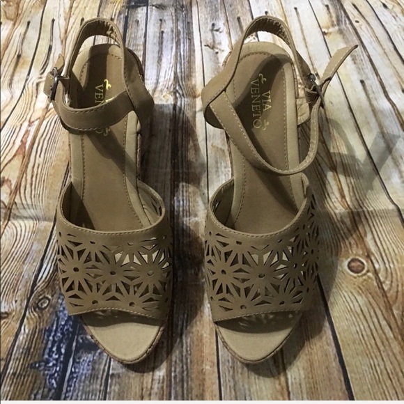 NEW Via Veneto Camel Laser Cut Cork Wedge Sandals - Picture 1 of 5
